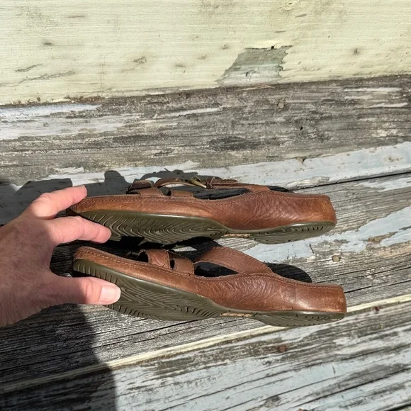 Ecco Women's Dark Brown Leather Sandals Slides size 8 39 distressed flip flops - Picture 14 of 14